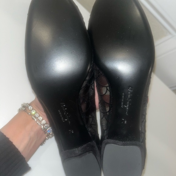 Ferragamo vara mesh bow pump size 7 1/2 nwt - Picture 10 of 16